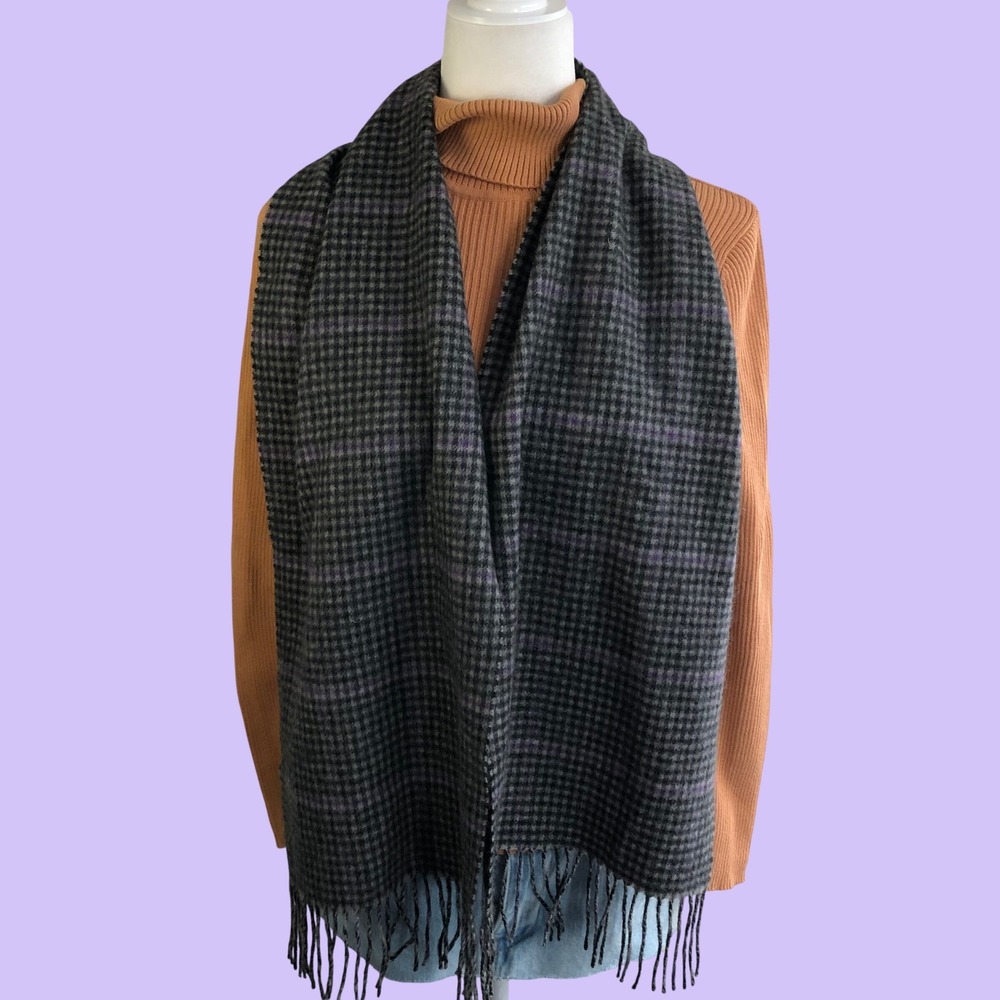 Amicale 100% Cashmere Houndstooth Fringe Winter Scarf Gray Purple Old Money